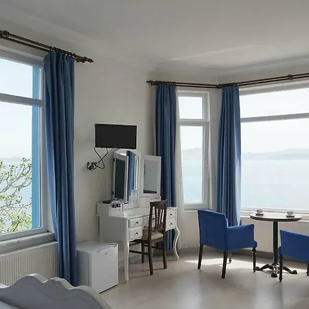 Hotel Pyrgos *